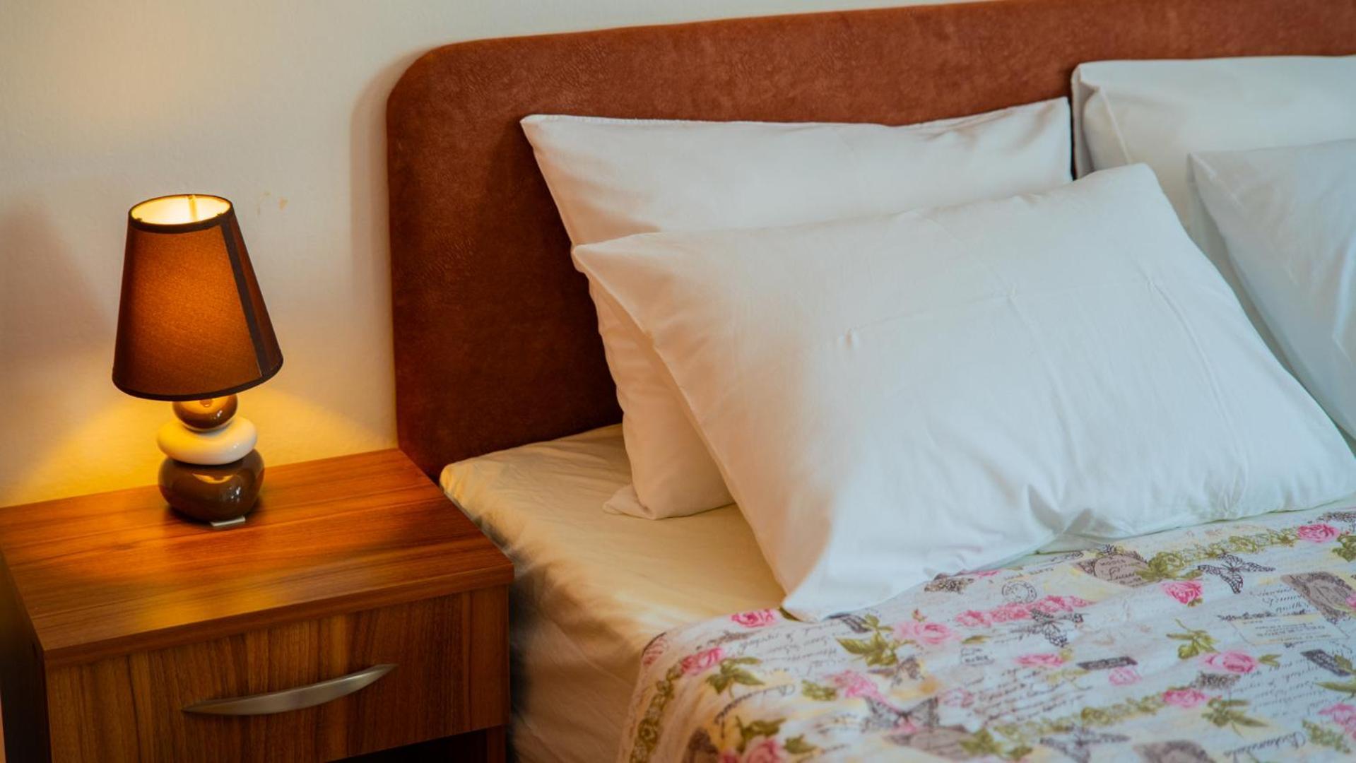 Apartmani Ana Tivat Buitenkant foto