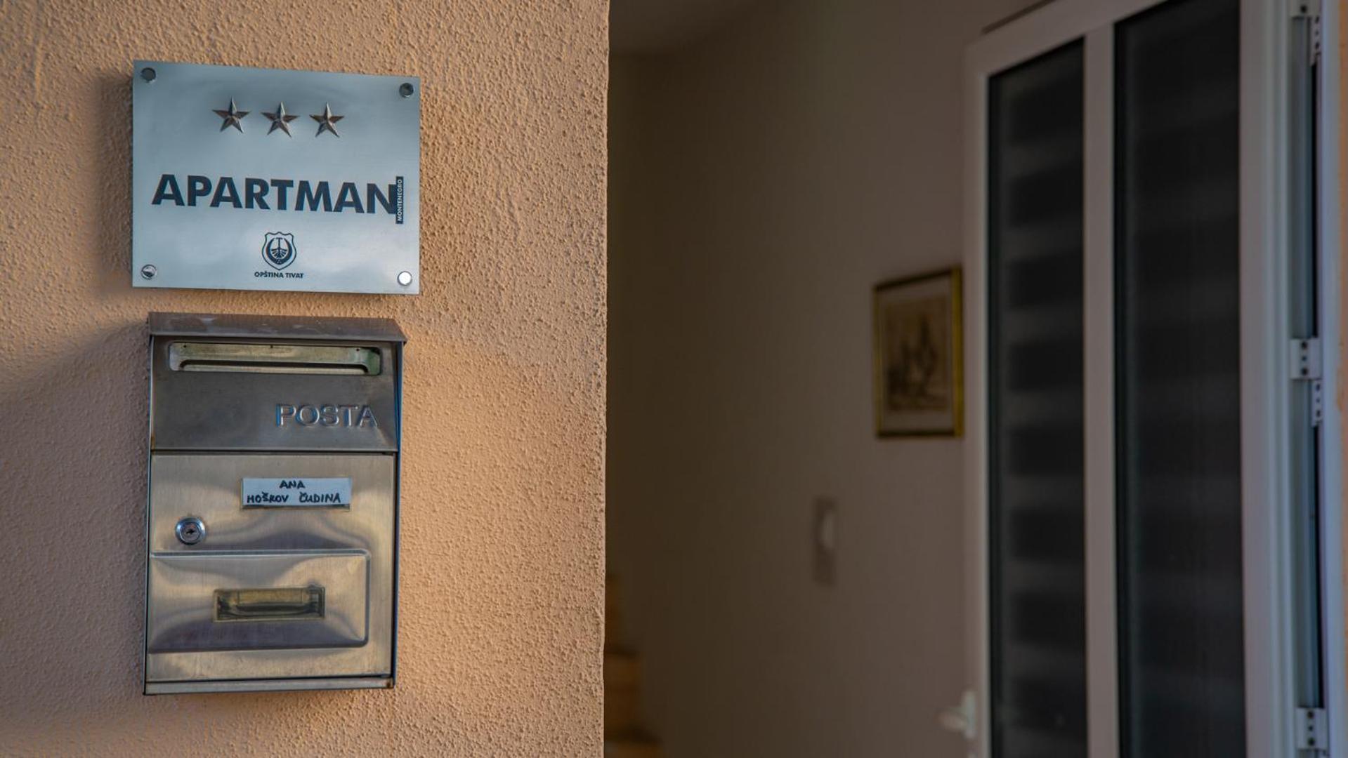 Apartmani Ana Tivat Buitenkant foto